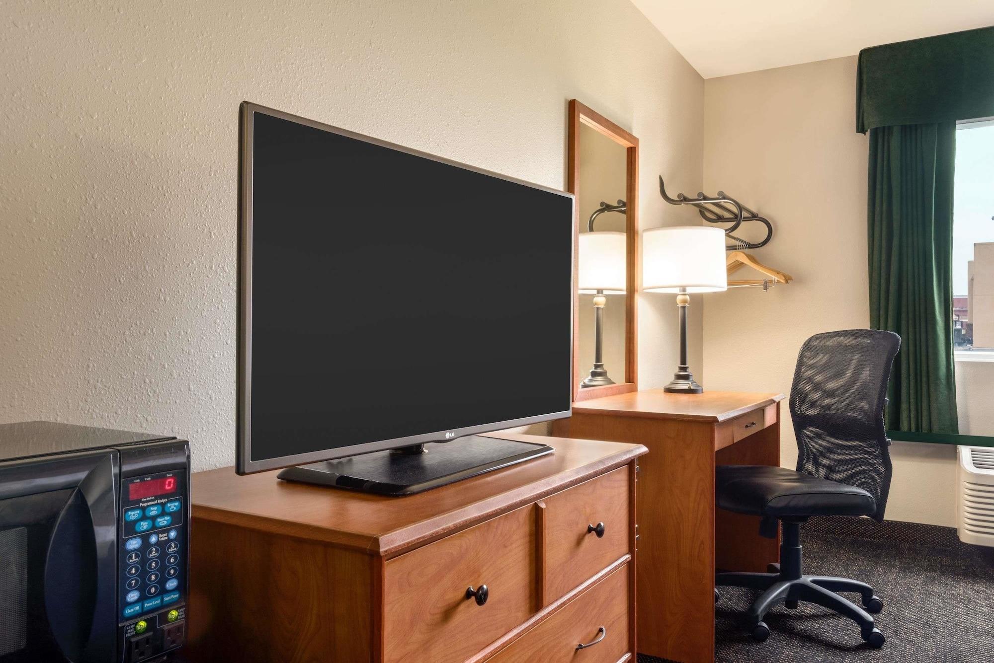 Travelodge By Wyndham Missouri Valley Экстерьер фото